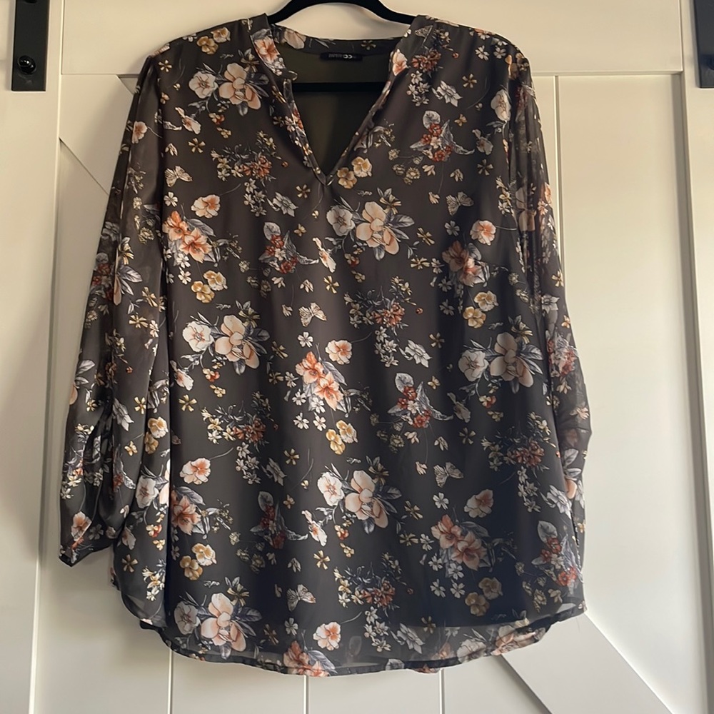 Stitch Fix Papermoon Jonis split neck blouse